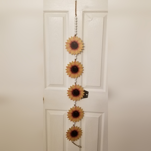 Sunflower Garland - Picture 1 of 3